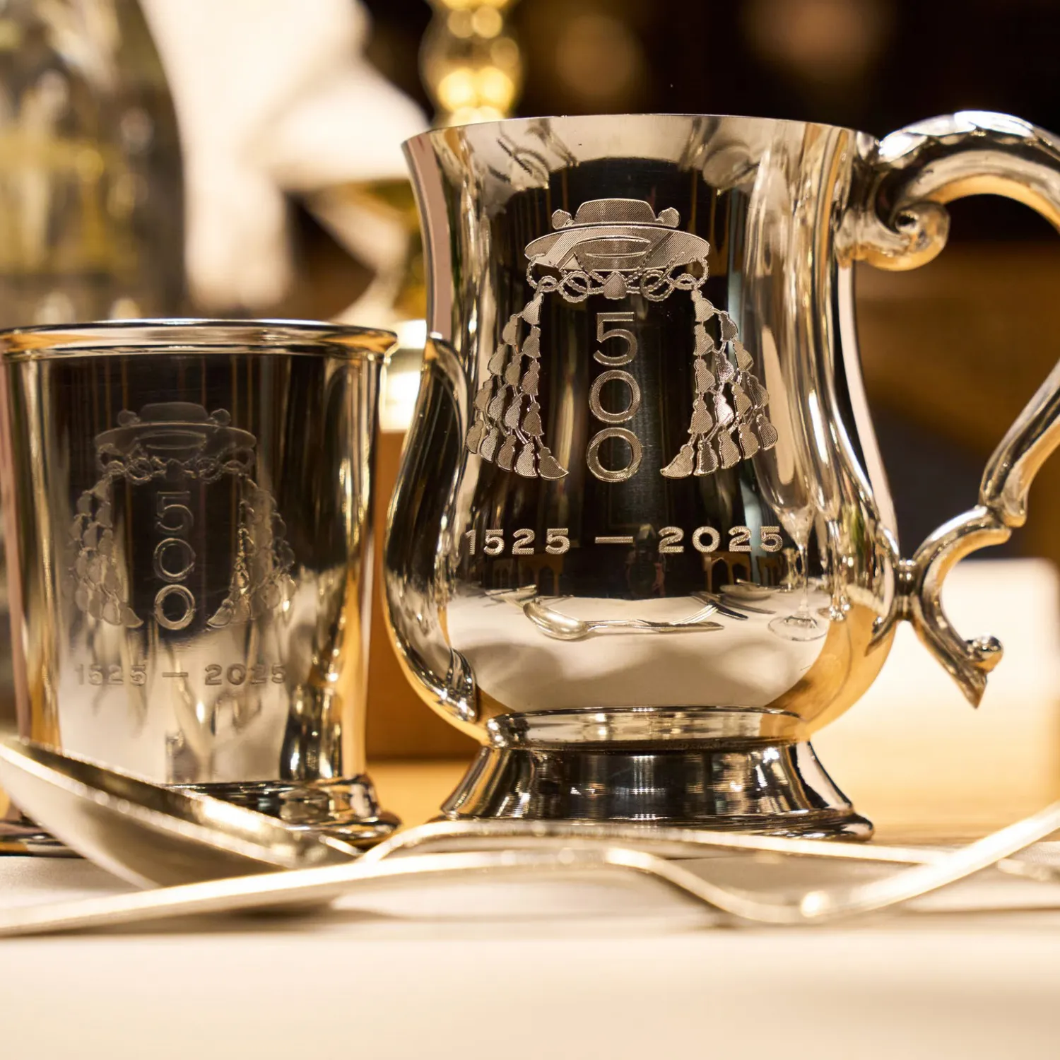 Silver tankards with 500th Anniversary branding at the 1525 Banquet